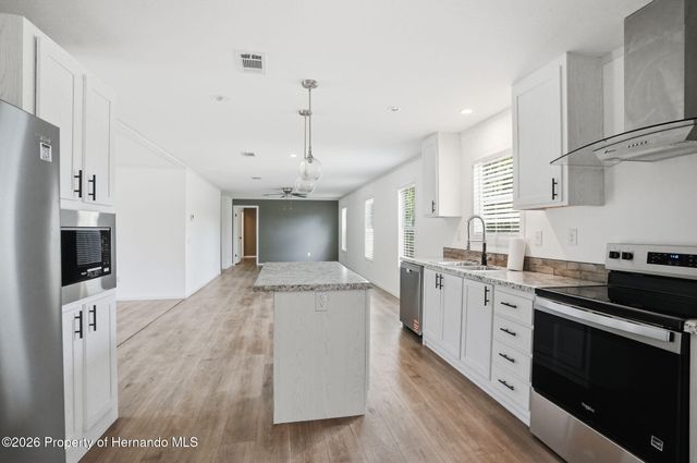 9533 Round Lake Road, Weeki Wachee, FL 34613