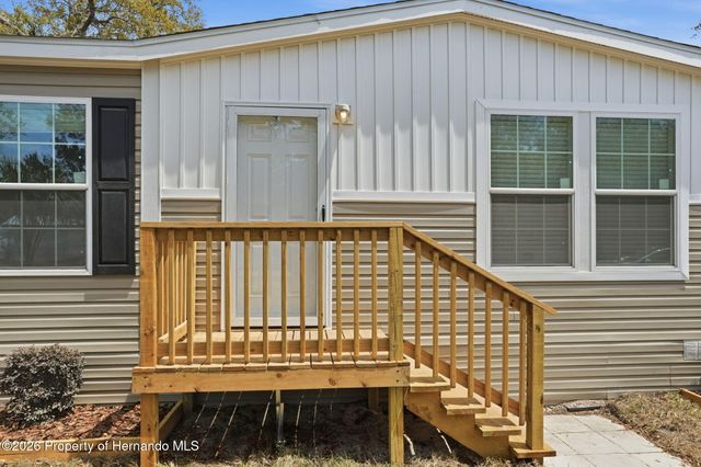 9533 Round Lake Road, Weeki Wachee, FL 34613