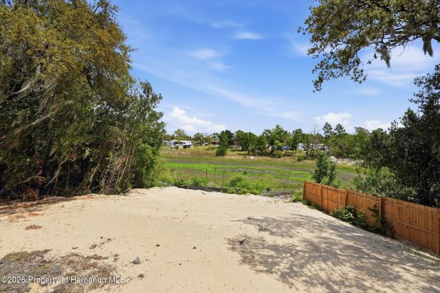 9533 Round Lake Road, Weeki Wachee, FL 34613