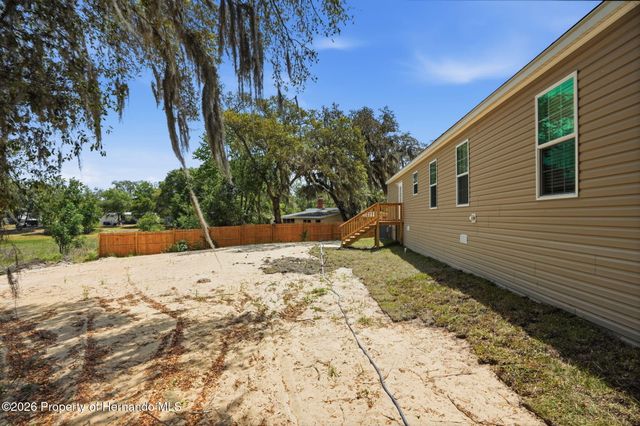 9533 Round Lake Road, Weeki Wachee, FL 34613