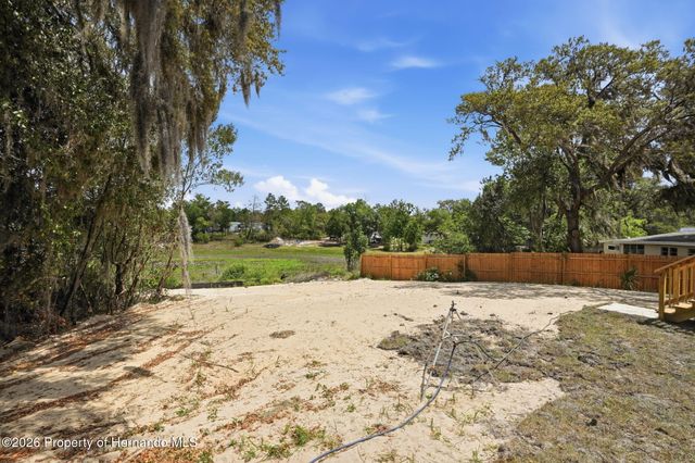 9533 Round Lake Road, Weeki Wachee, FL 34613