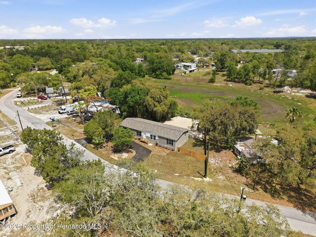 9533 Round Lake Road, Weeki Wachee, FL 34613