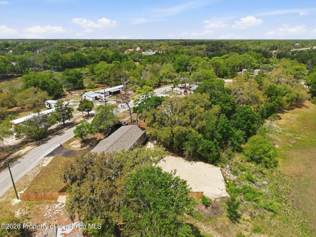 9533 Round Lake Road, Weeki Wachee, FL 34613