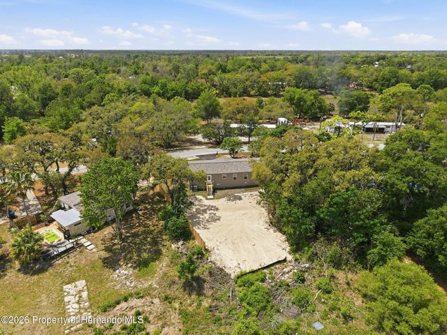9533 Round Lake Road, Weeki Wachee, FL 34613