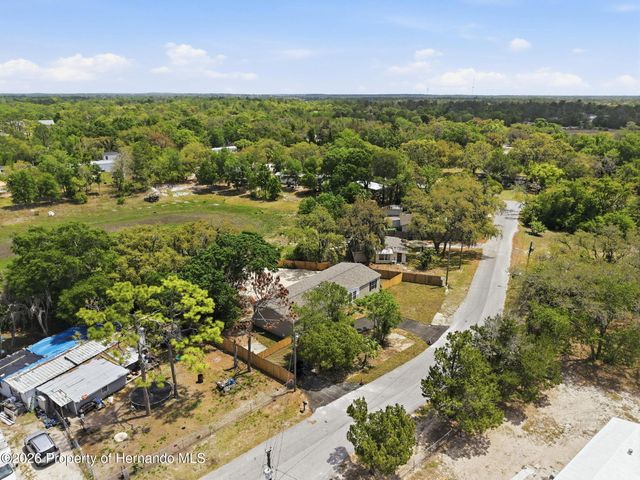 9533 Round Lake Road, Weeki Wachee, FL 34613