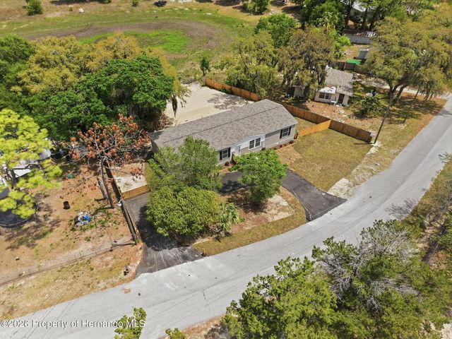 9533 Round Lake Road, Weeki Wachee, FL 34613