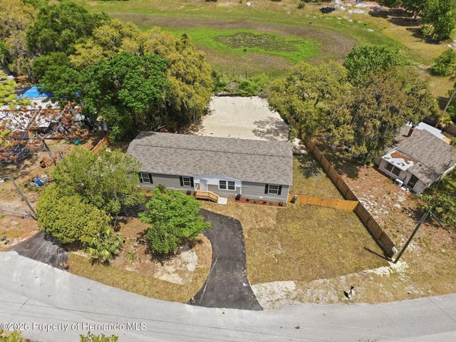 9533 Round Lake Road, Weeki Wachee, FL 34613