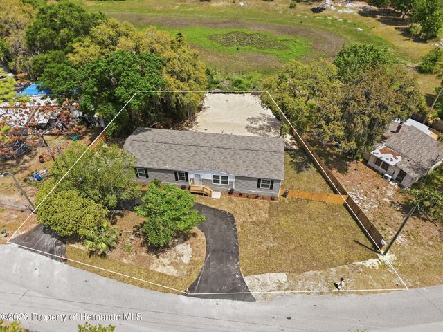 9533 Round Lake Road, Weeki Wachee, FL 34613
