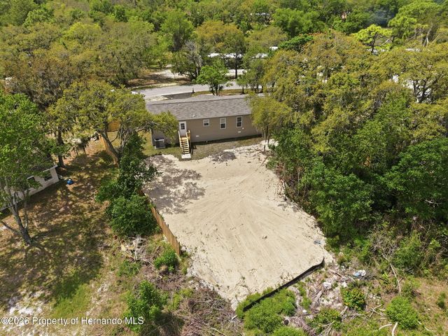 9533 Round Lake Road, Weeki Wachee, FL 34613