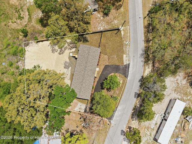 9533 Round Lake Road, Weeki Wachee, FL 34613