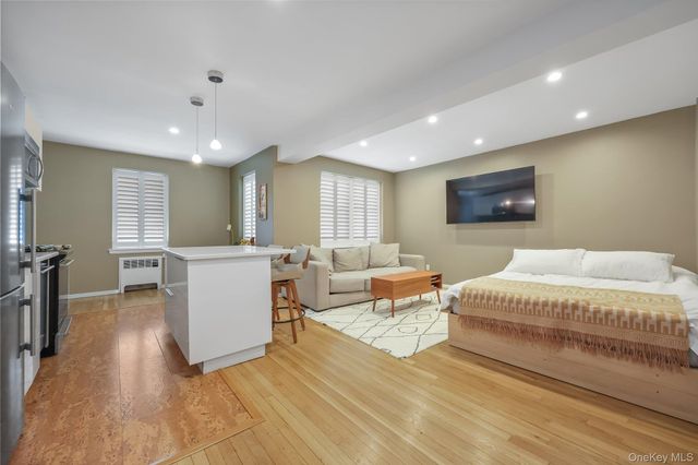 52 Lafayette Place 1F, Greenwich, CT 06830