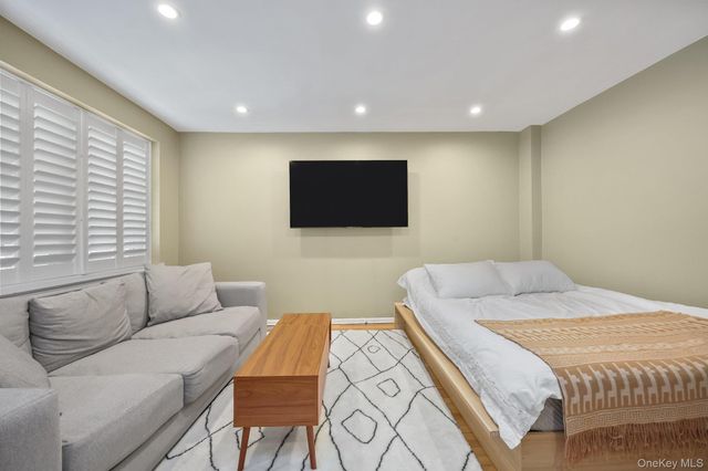 52 Lafayette Place 1F, Greenwich, CT 06830