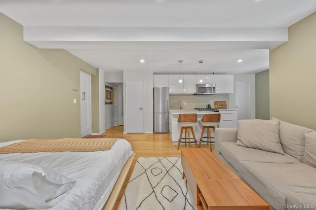 52 Lafayette Place 1F, Greenwich, CT 06830