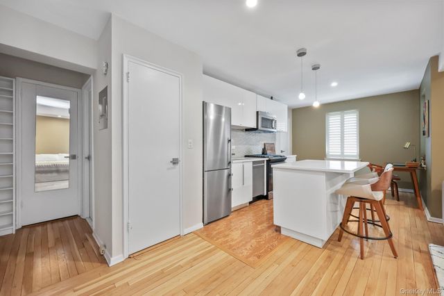 52 Lafayette Place 1F, Greenwich, CT 06830