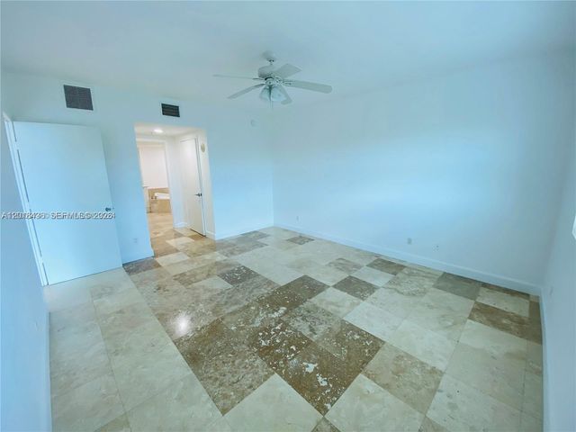14951 Royal Oaks Ln 405, North Miami, FL 33181