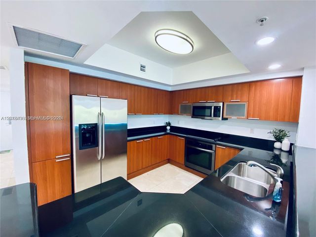 14951 Royal Oaks Ln 405, North Miami, FL 33181