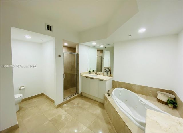 14951 Royal Oaks Ln 405, North Miami, FL 33181