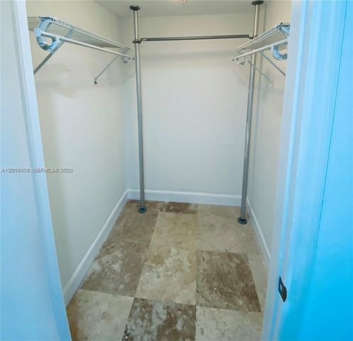14951 Royal Oaks Ln 405, North Miami, FL 33181