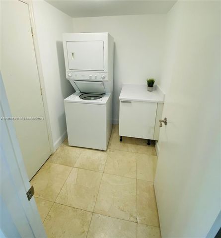 14951 Royal Oaks Ln 405, North Miami, FL 33181
