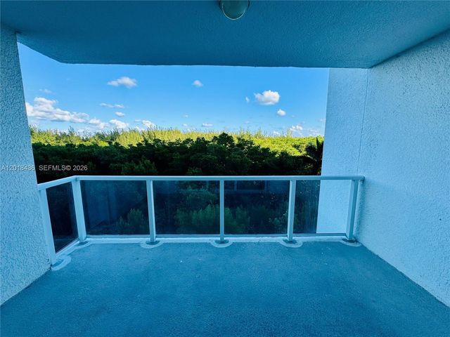 14951 Royal Oaks Ln 405, North Miami, FL 33181