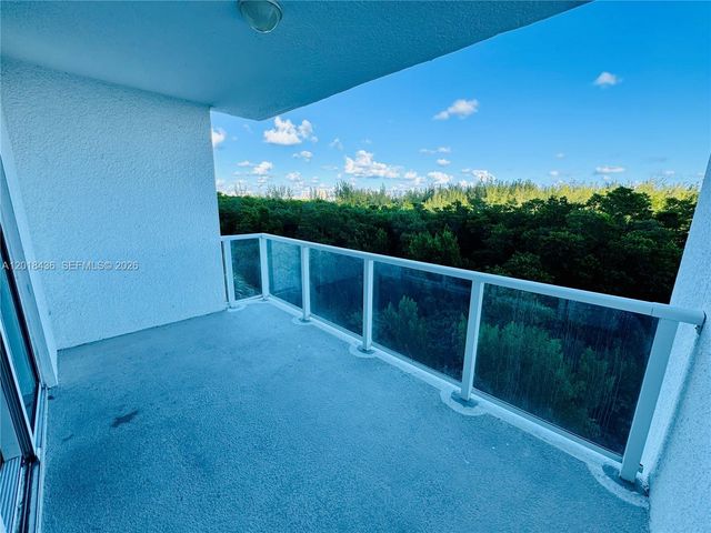 14951 Royal Oaks Ln 405, North Miami, FL 33181