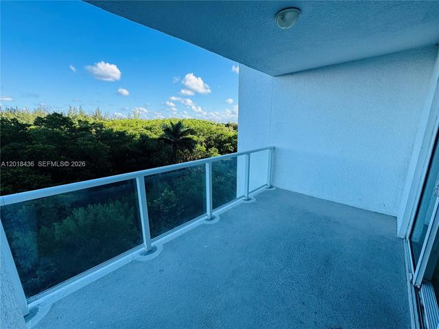 14951 Royal Oaks Ln 405, North Miami, FL 33181