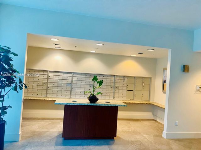 14951 Royal Oaks Ln 405, North Miami, FL 33181