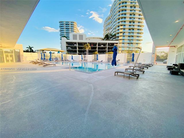 14951 Royal Oaks Ln 405, North Miami, FL 33181