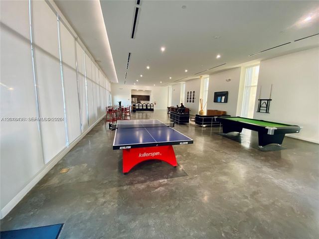 14951 Royal Oaks Ln 405, North Miami, FL 33181