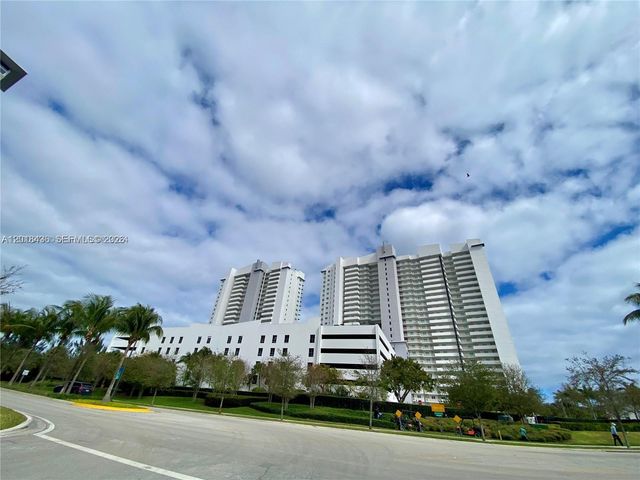 14951 Royal Oaks Ln 405, North Miami, FL 33181