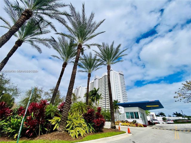 14951 Royal Oaks Ln 405, North Miami, FL 33181