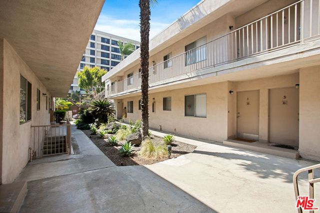 7220 -32 Bright Avenue, Whittier, CA 90602