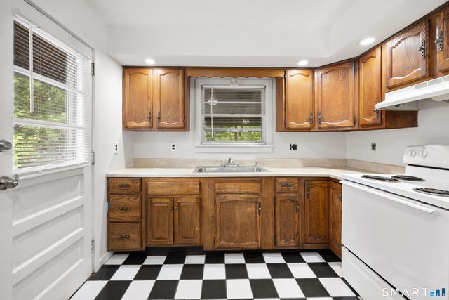 42 Morningside Drive West, Bristol, CT 06010