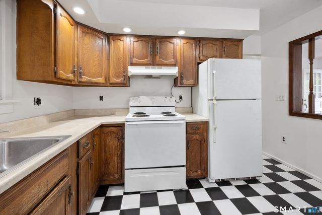 42 Morningside Drive West, Bristol, CT 06010