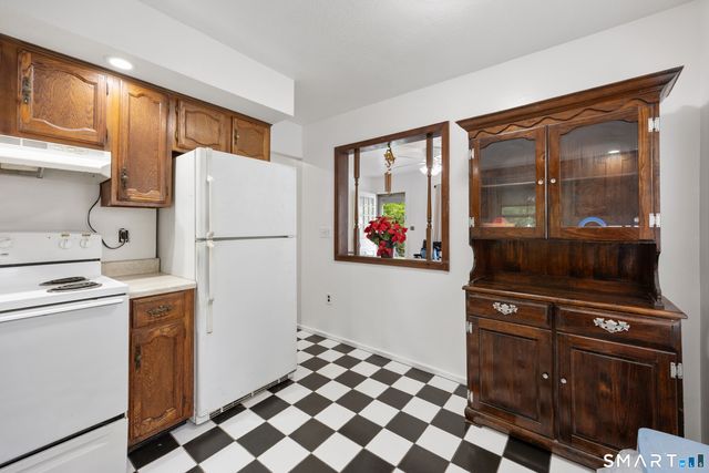 42 Morningside Drive West, Bristol, CT 06010