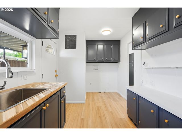 2303 47TH Ave Ne, Salem, OR 97305
