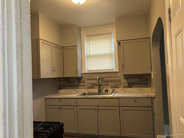 15862 Stansbury Street, Detroit, MI 48227
