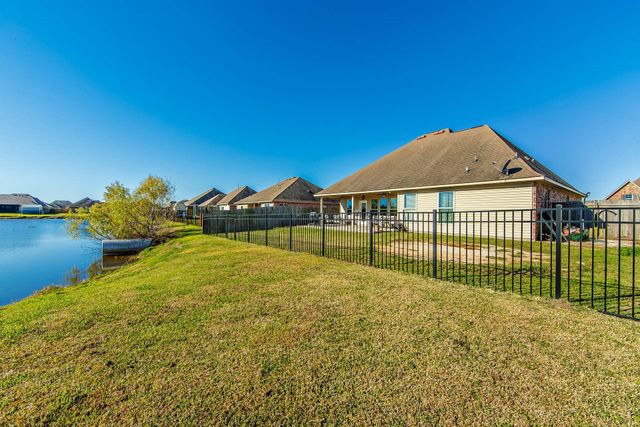 121 Carriage Way, Thibodaux, LA 70301