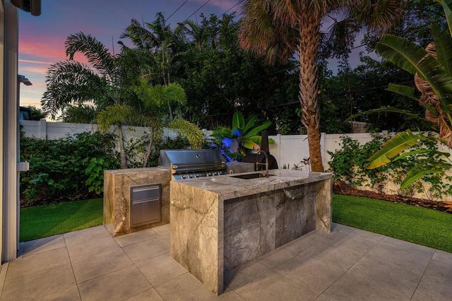 245 NE 6th Court, Boca Raton, FL 33432