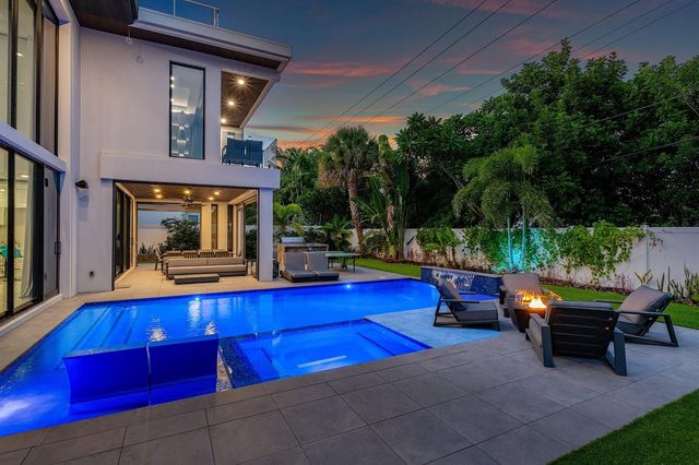 245 NE 6th Court, Boca Raton, FL 33432