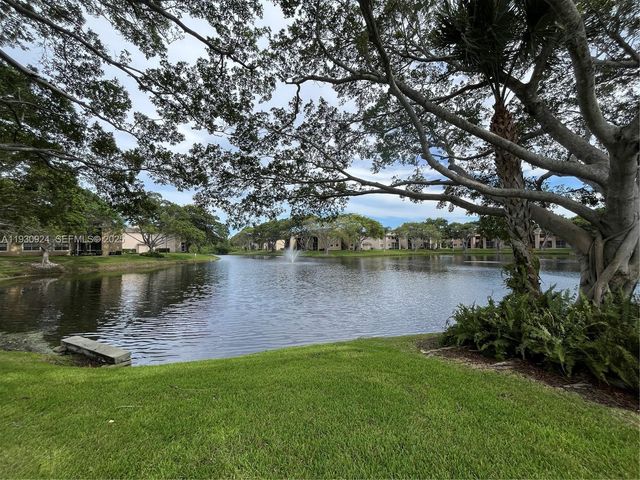 671 Cypress Lake Blvd C21, Deerfield Beach, FL 33064