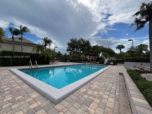 671 Cypress Lake Blvd C21, Deerfield Beach, FL 33064