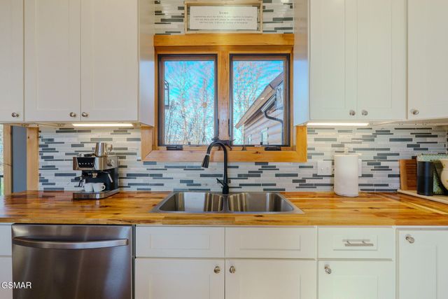 1642 Little Cove Road, Sevierville, TN 37862