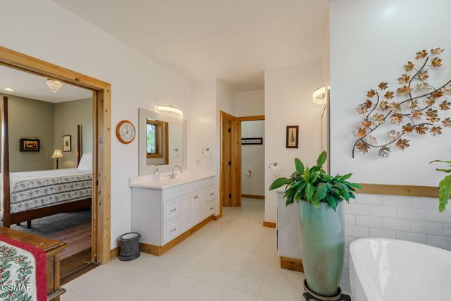 1642 Little Cove Road, Sevierville, TN 37862