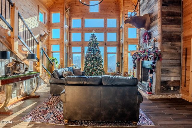 1642 Little Cove Road, Sevierville, TN 37862