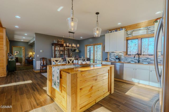 1642 Little Cove Road, Sevierville, TN 37862