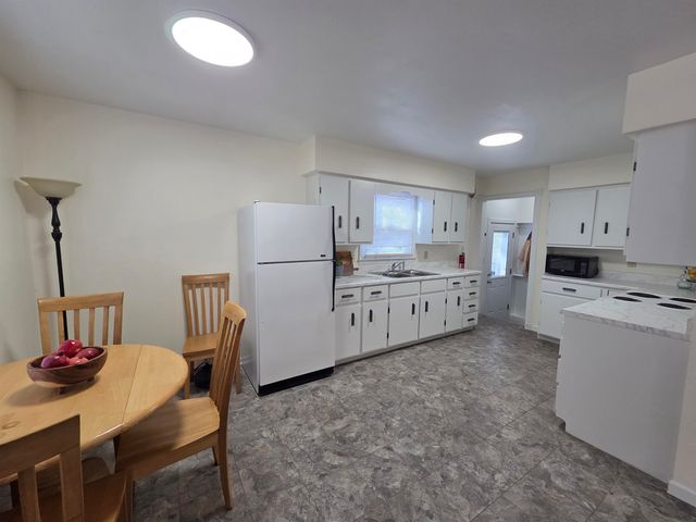 2010 E Idlewild St, Wichita, KS 67216