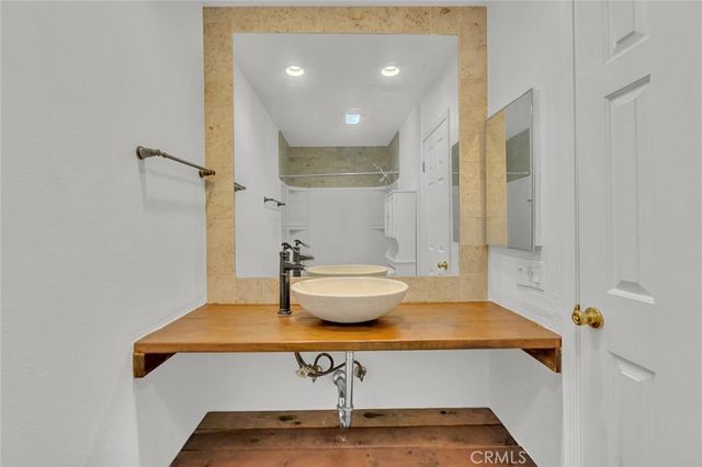 200 Mcneil Lane 204, Newport Beach, CA 92663