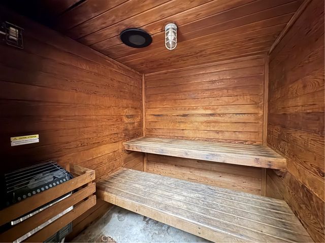 200 Mcneil Lane 204, Newport Beach, CA 92663