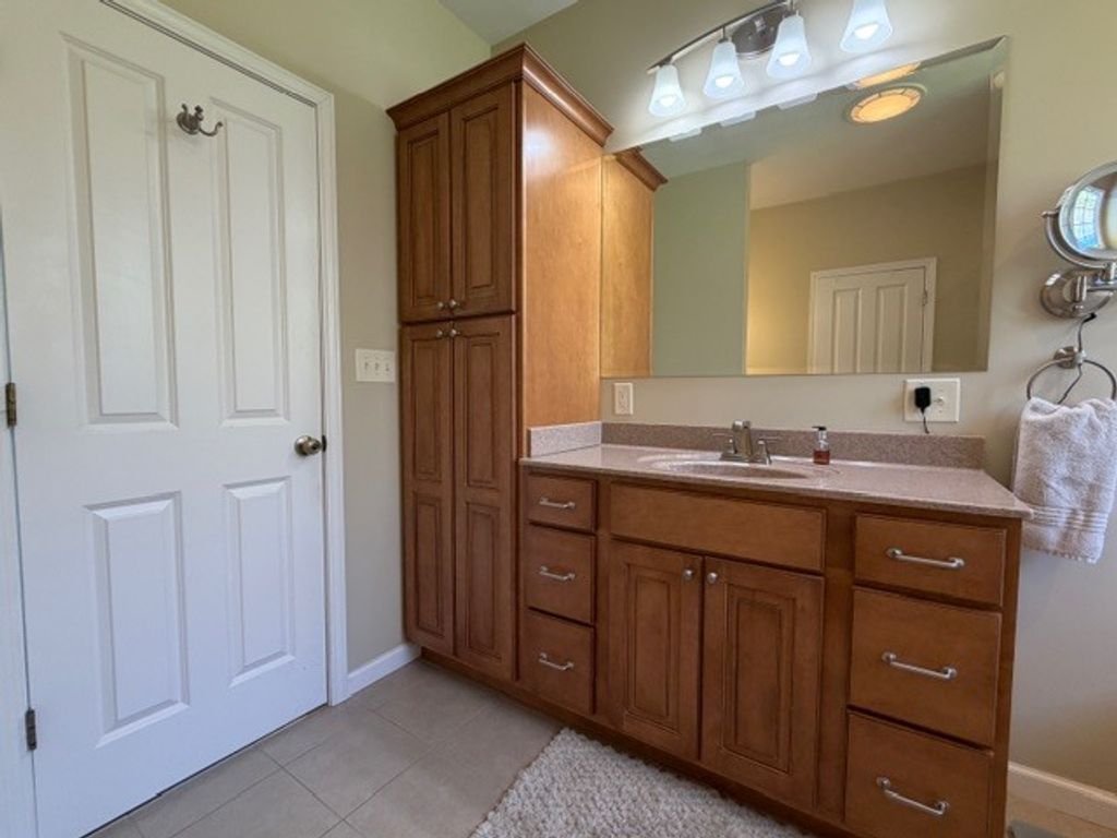 Image 12 of property listing at 3550 Bishop Road, Mt Vernon, IL 62864